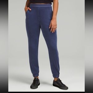 Lululemon softstreme high rise pant size 6